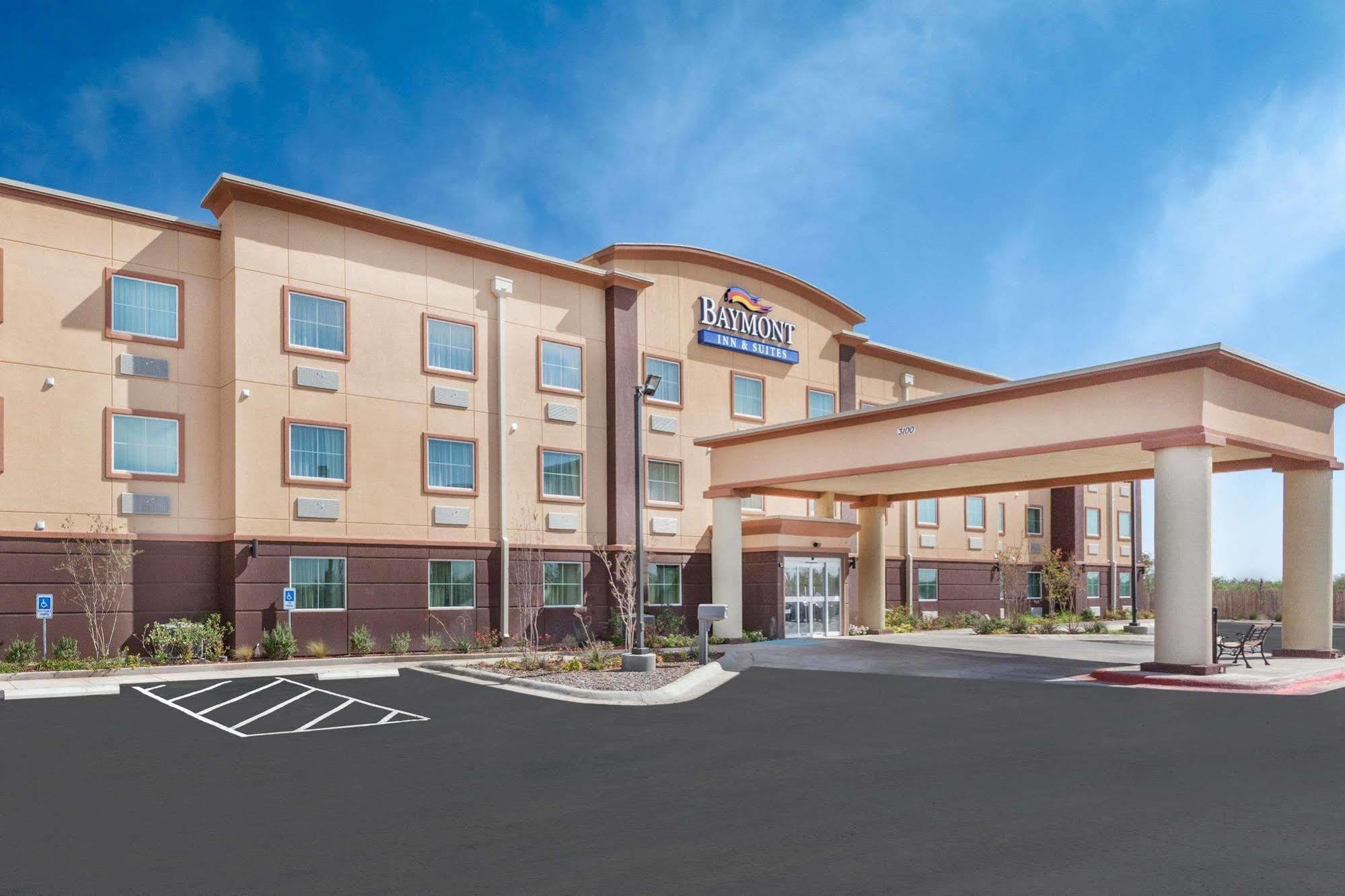 Baymont By Wyndham Midland Center Hotel Exterior foto